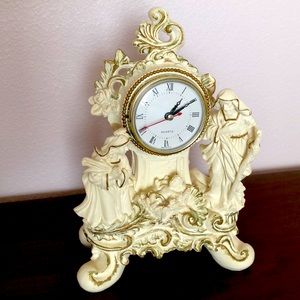 Holiday desk clock 🕰